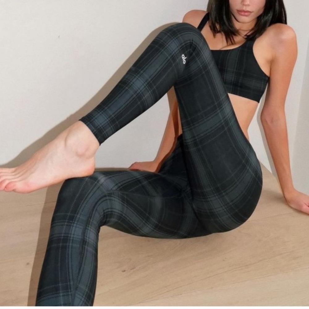 Alo Yoga High Waisted Vapor Legacy Plaid Leggings Black Gray Size M 30” Inseam